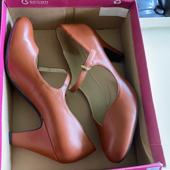 *LIGHTLY USED* Naturalizer “Mary Jane” Pump Sz 8.5 - Picture 2 of 9